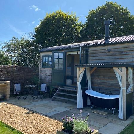 The Rabbit Warren Shepherd Hut Ketton ภายนอก รูปภาพ