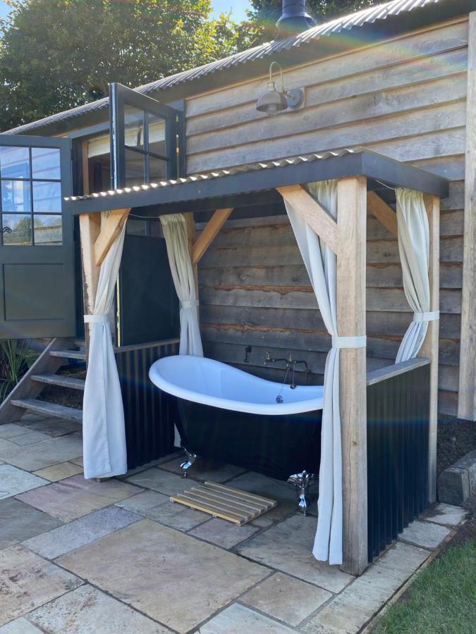 The Rabbit Warren Shepherd Hut Ketton ภายนอก รูปภาพ