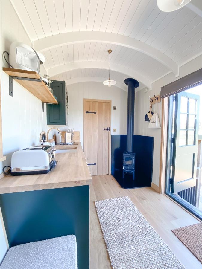 The Rabbit Warren Shepherd Hut Ketton ภายนอก รูปภาพ